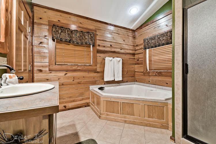 Secluded 2 Story Cabin Pool Wifi Smart Tvs Eureka Springs Exterior foto